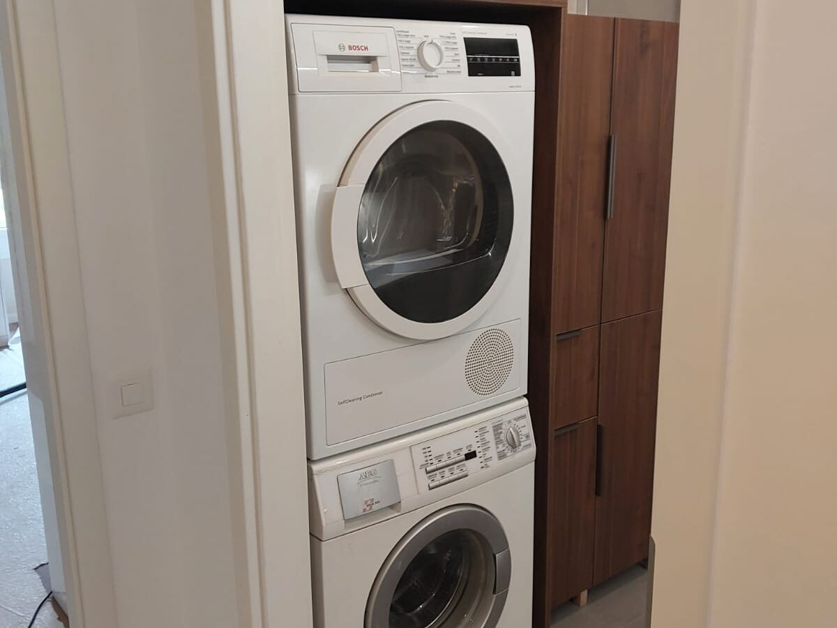 Colonne buanderie lave-linge et sèche-linge, réalisation Mobel Design à Genève