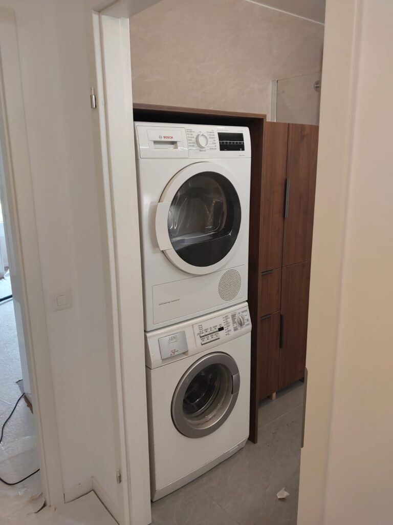 Colonne buanderie lave-linge et sèche-linge