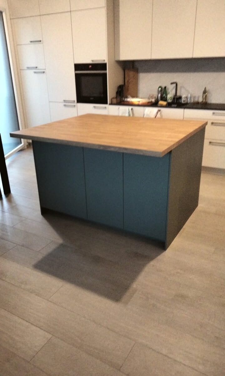 Petrol-blue island, oak worktop