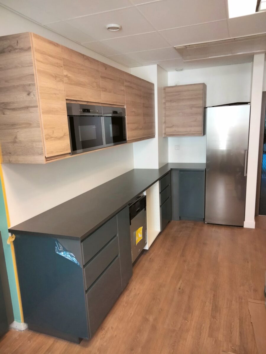 Wood and anthracite kitchen, appliance columns